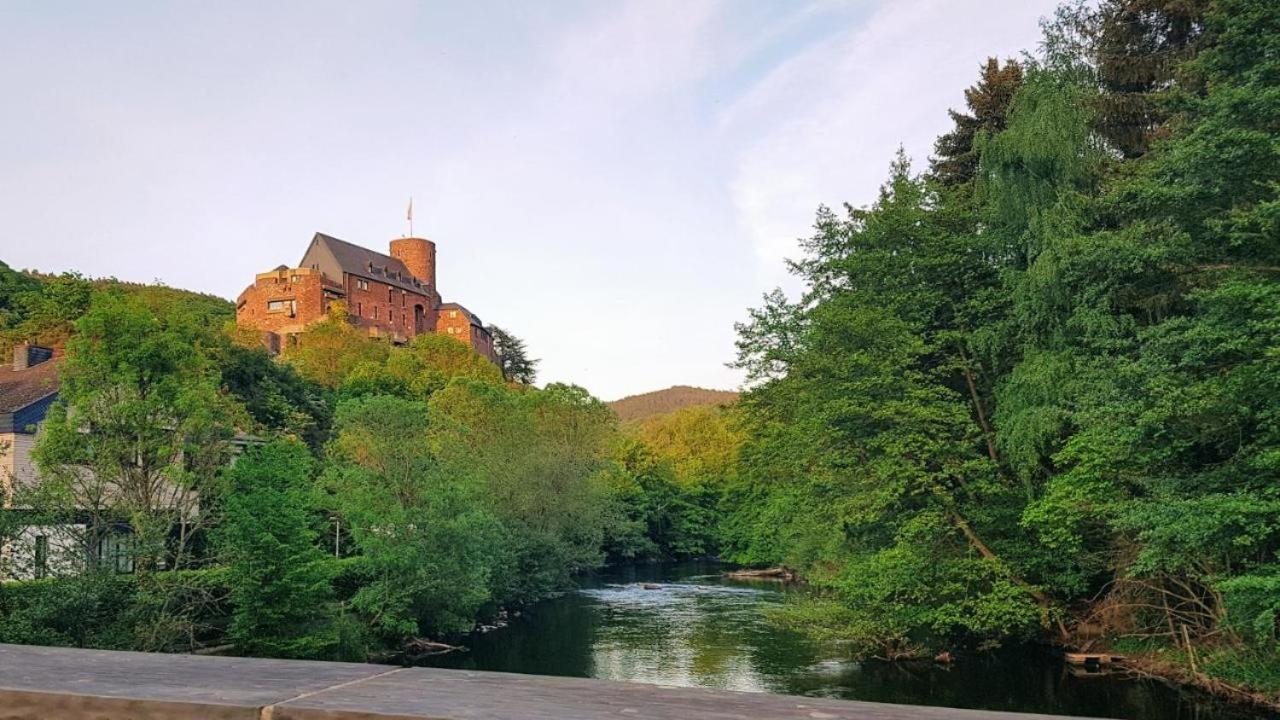 Hostel Burg Hausen Heimbach Exterior photo